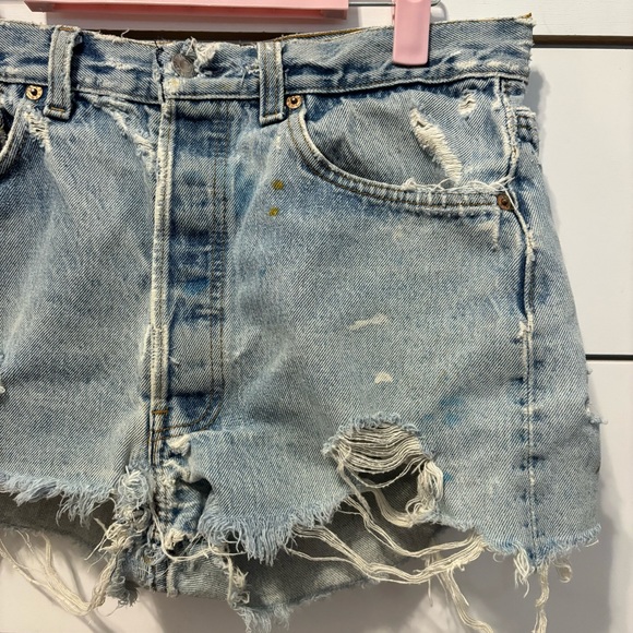 VINTAGE Levi’s Distressed Shredded Denim Shorts - Picture 2 of 12